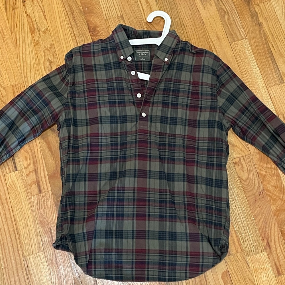 Patterned Shirt. Only worn twice. Size M